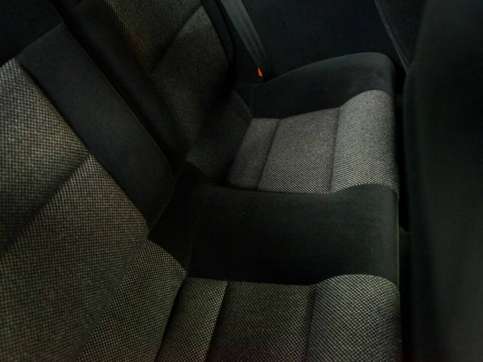 Image 24/55 of Mitsubishi Starion (1989)