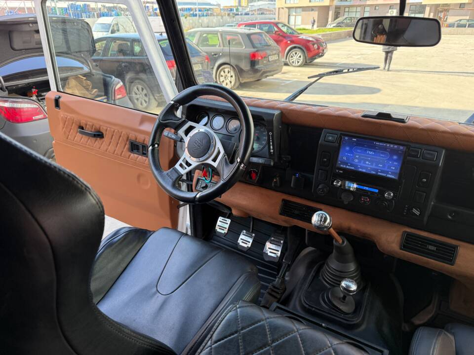 Afbeelding 21/73 van Land Rover Defender 110 (2005)