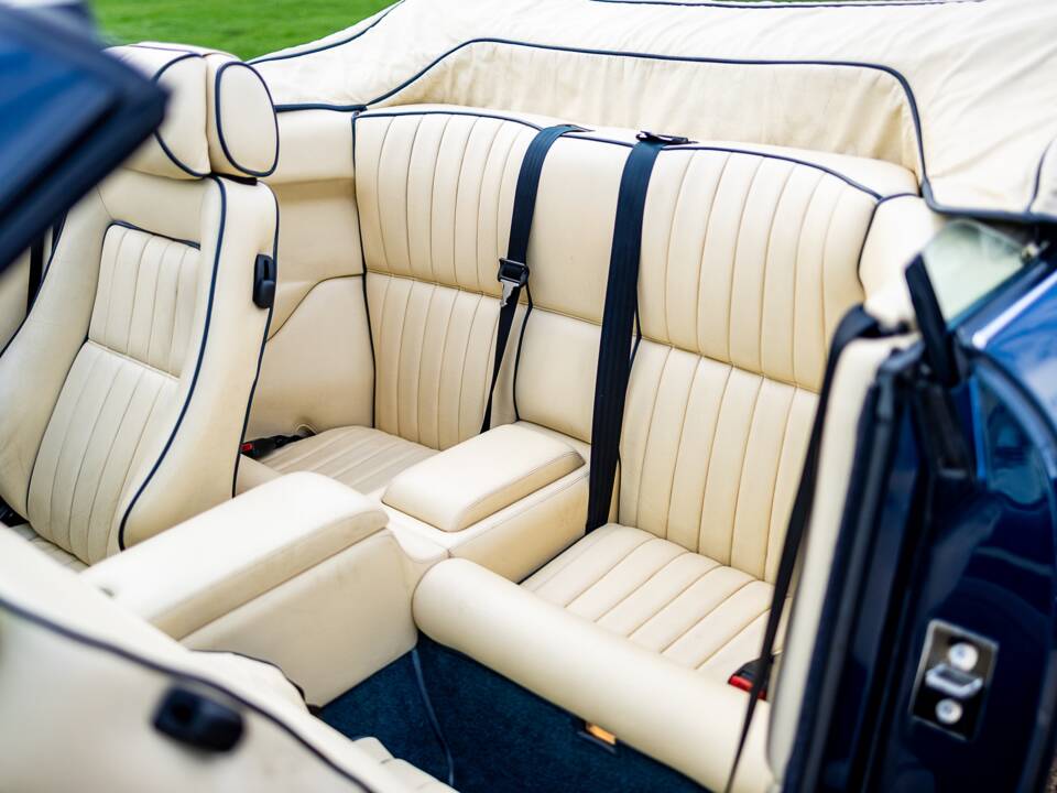 Image 31/50 of Aston Martin Virage Volante (1997)