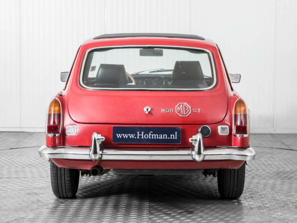 Image 14/50 of MG MGB GT (1967)
