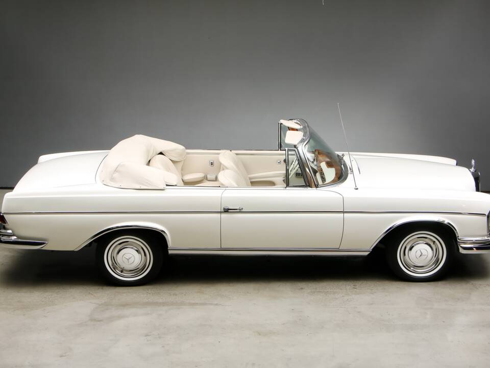 Image 4/27 of Mercedes-Benz 300 SE (1967)