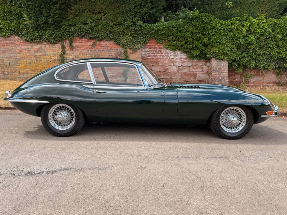 Image 8/30 de Jaguar Type E (2+2) (1966)