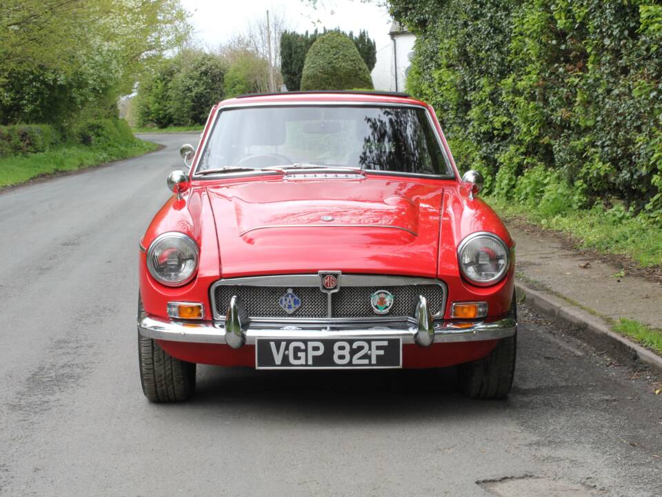 Image 2/16 of MG MGC GT (1968)