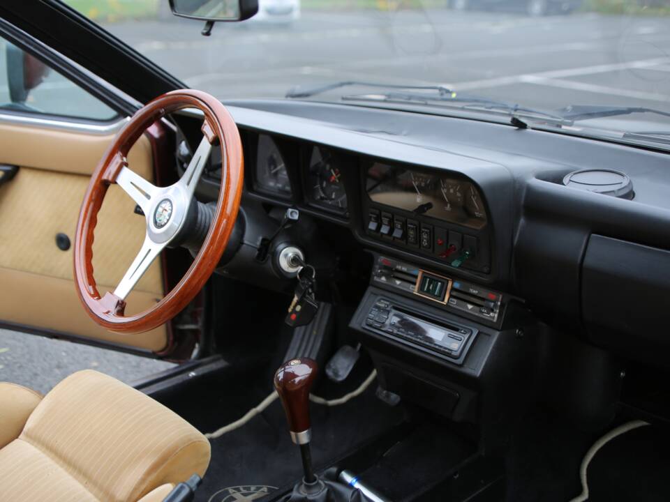 Immagine 30/30 di Alfa Romeo GTV 6 2.5 (1985)
