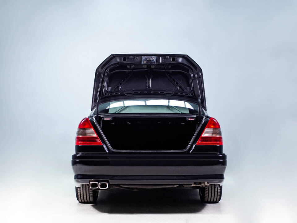 Image 28/29 of Mercedes-Benz C 36 AMG (1994)