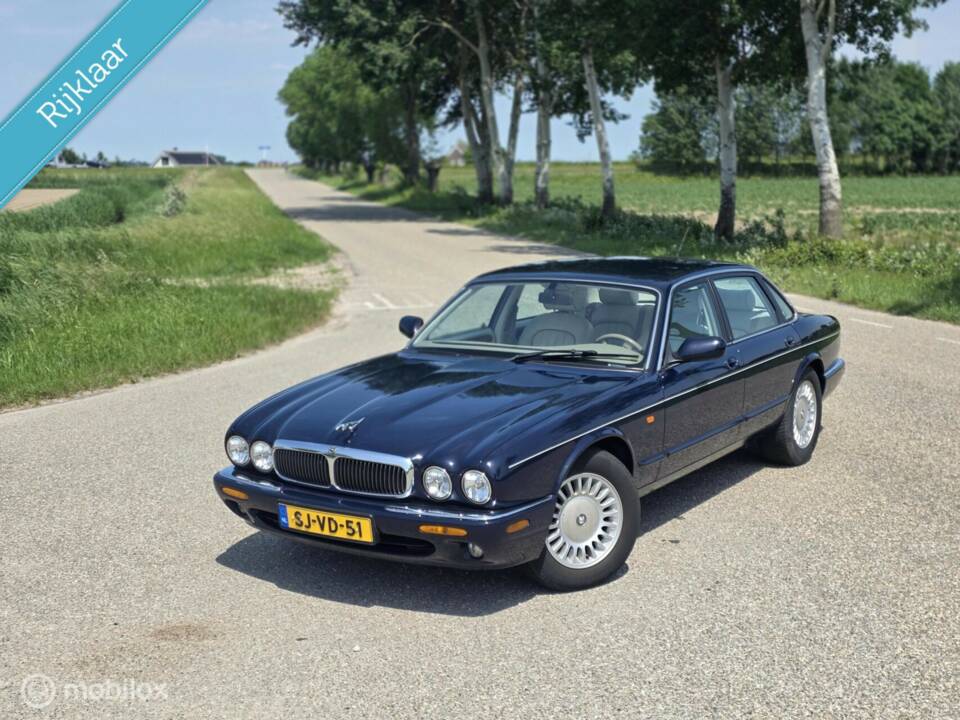 Bild 2/41 von Jaguar XJ 8 Executive (1997)