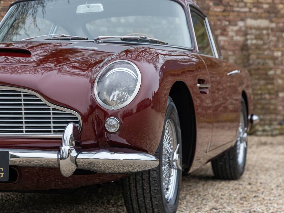 Image 32/50 de Aston Martin DB 5 Vantage (1965)
