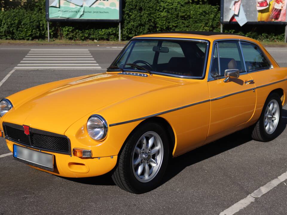 Image 2/19 of MG MGB GT (1978)