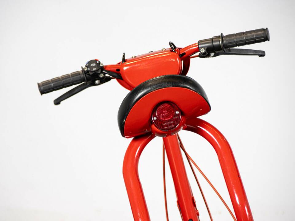 Image 27/50 de Quasar DUMMY (1983)