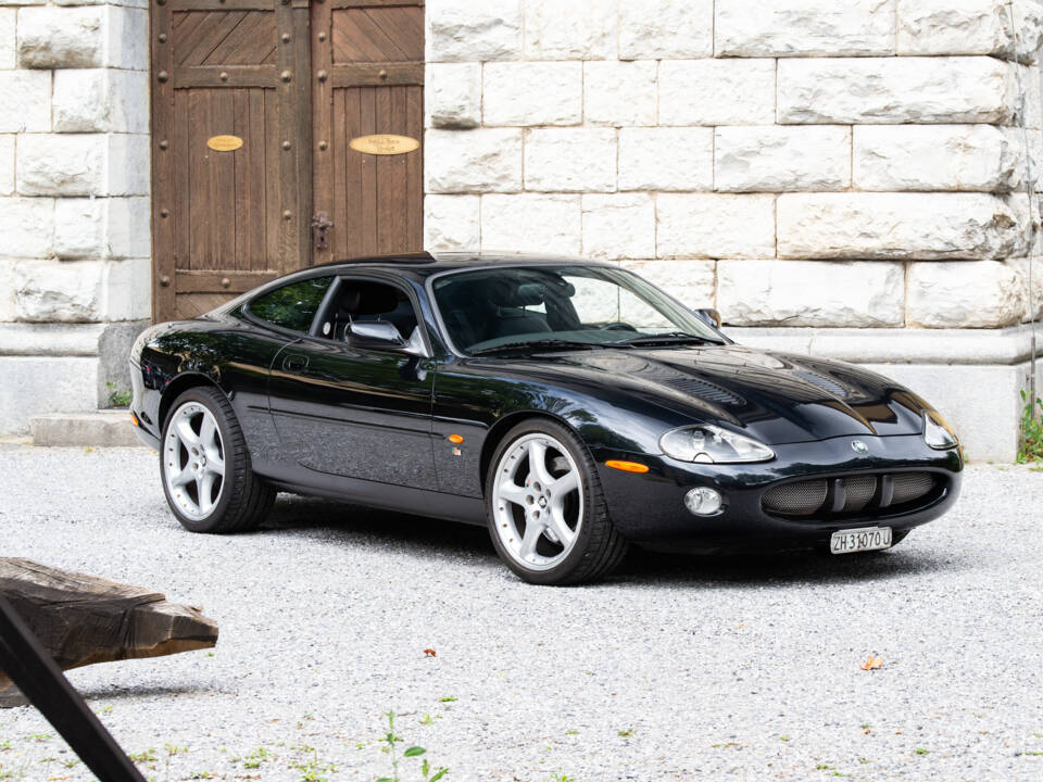 Immagine 2/42 di Jaguar XKR (2003)