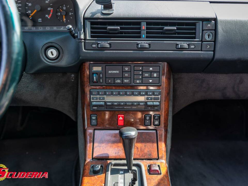 Image 17/18 of Mercedes-Benz 500 SL (1992)