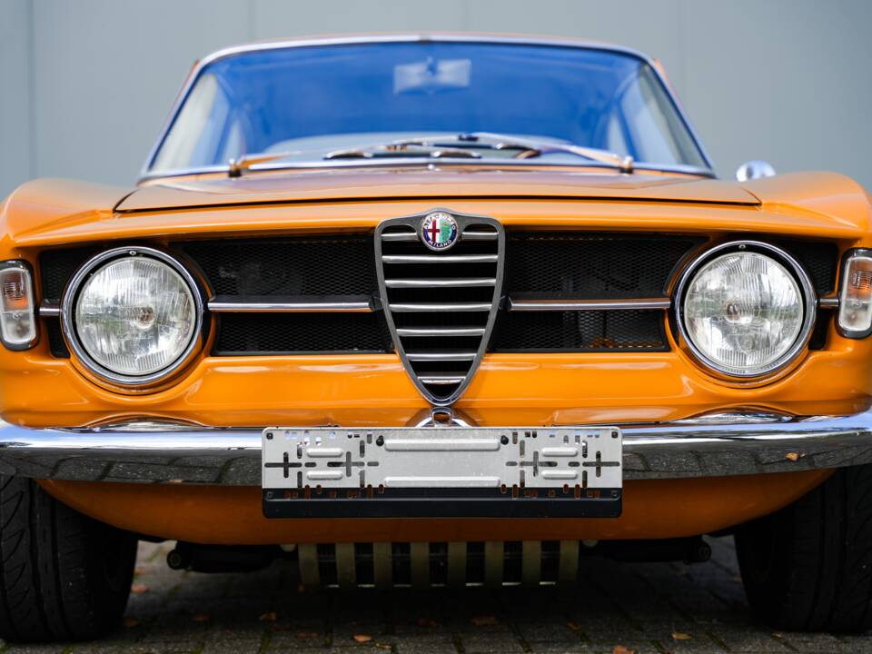 Image 19/38 of Alfa Romeo Giulia GT 1300 Junior (1968)