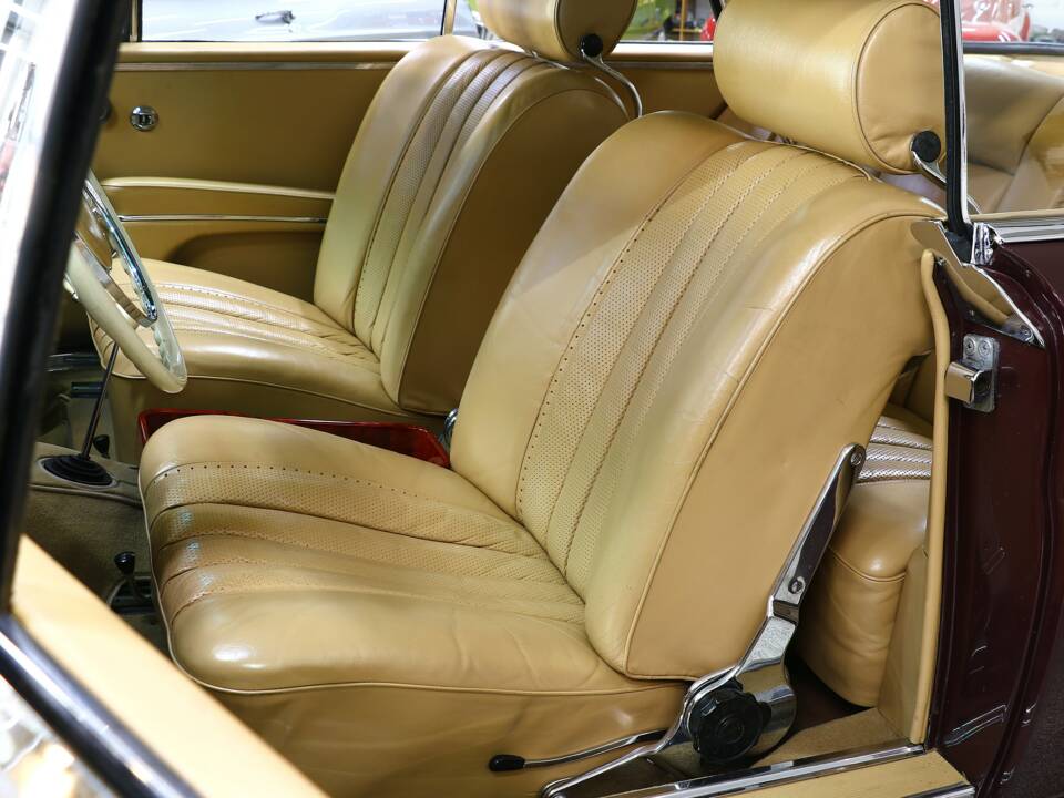 Bild 17/39 von Mercedes-Benz 220 SE b (1964)