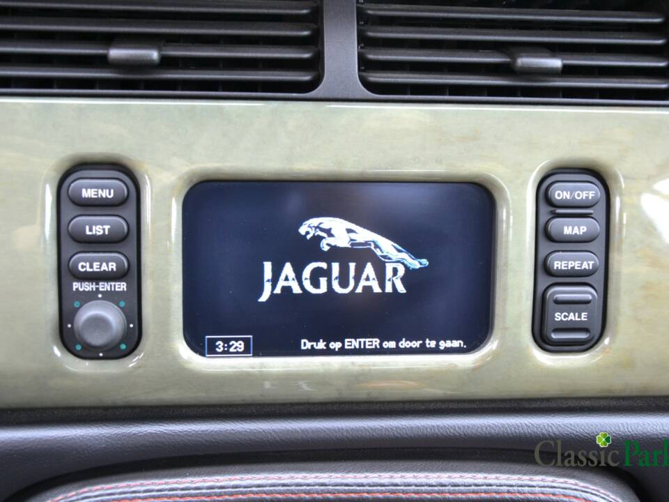 Image 46/50 of Jaguar XKR &quot;Silverstone&quot; (2000)