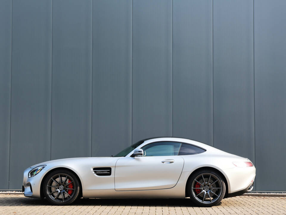 Image 30/56 of Mercedes-AMG GT-S (2017)