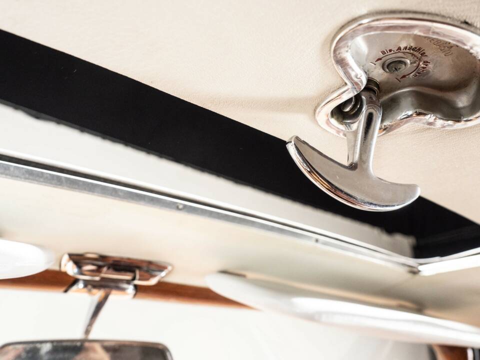 Image 11/54 of Mercedes-Benz 220 SE b (1963)