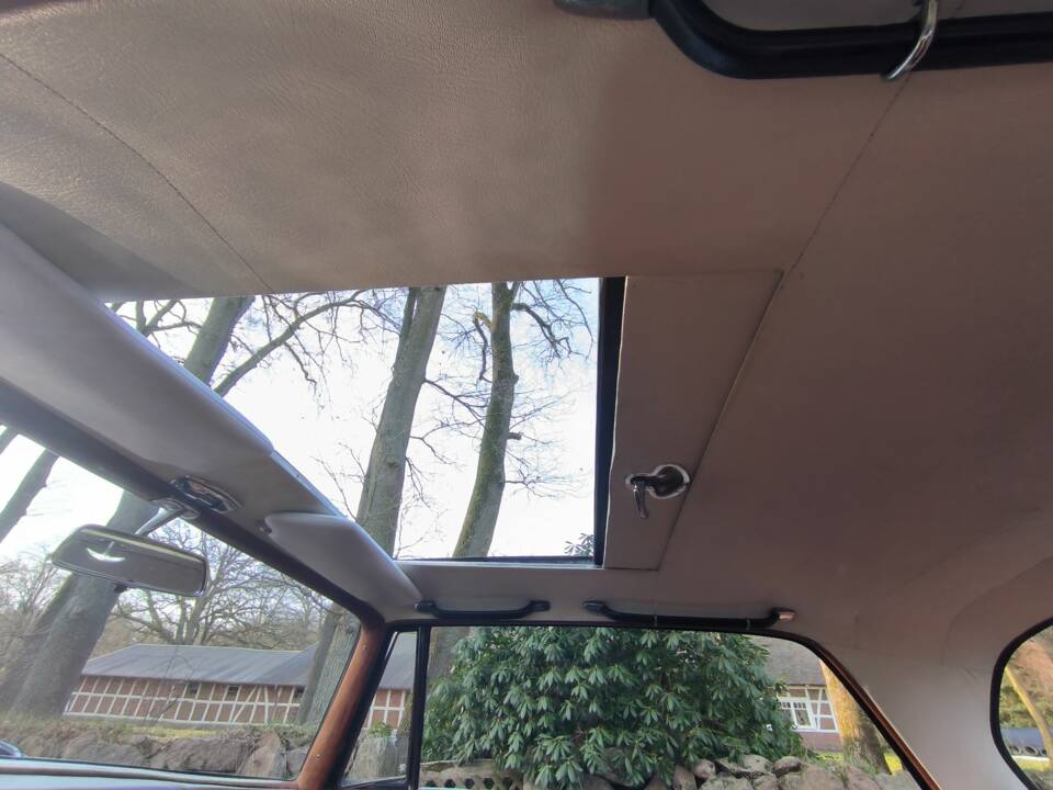 Image 26/54 of Mercedes-Benz 220 SE b (1963)