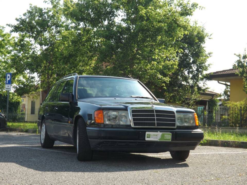 Image 13/50 of Mercedes-Benz 250 TD Turbo (1992)