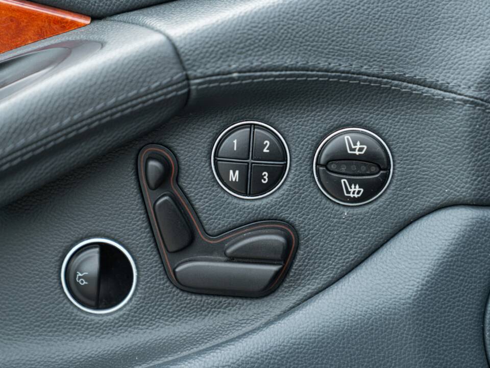 Image 42/50 of Mercedes-Benz SL 500 (2001)