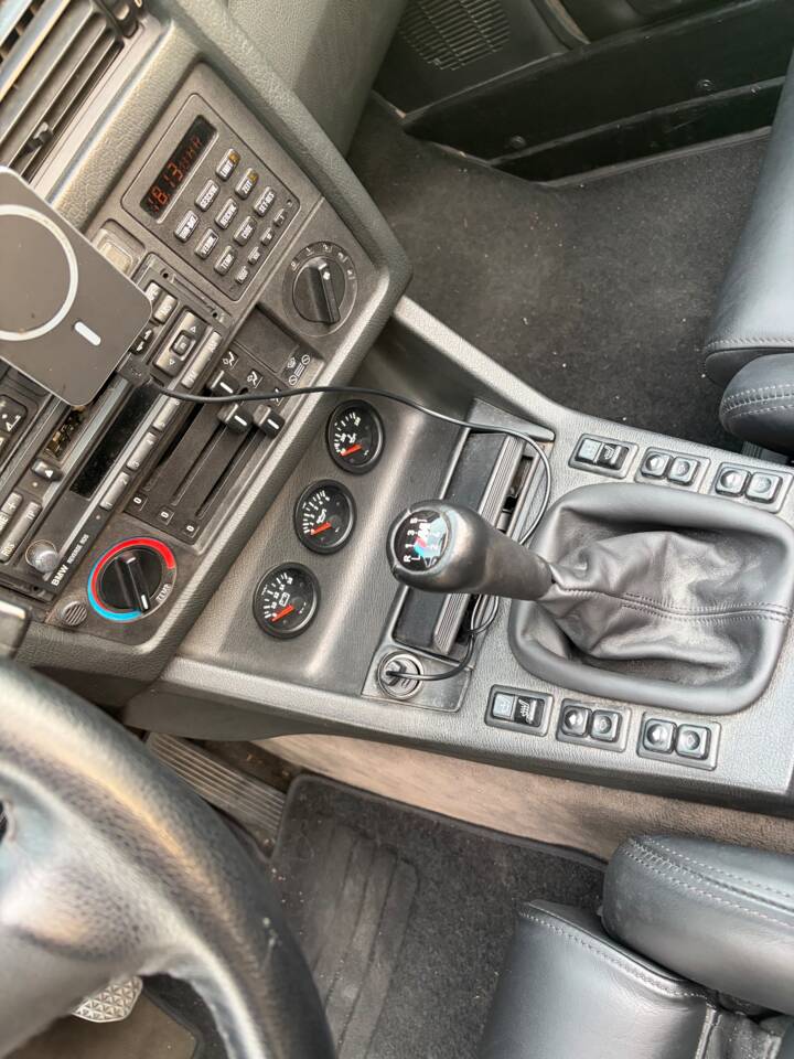 Bild 20/55 von BMW 320i (1991)