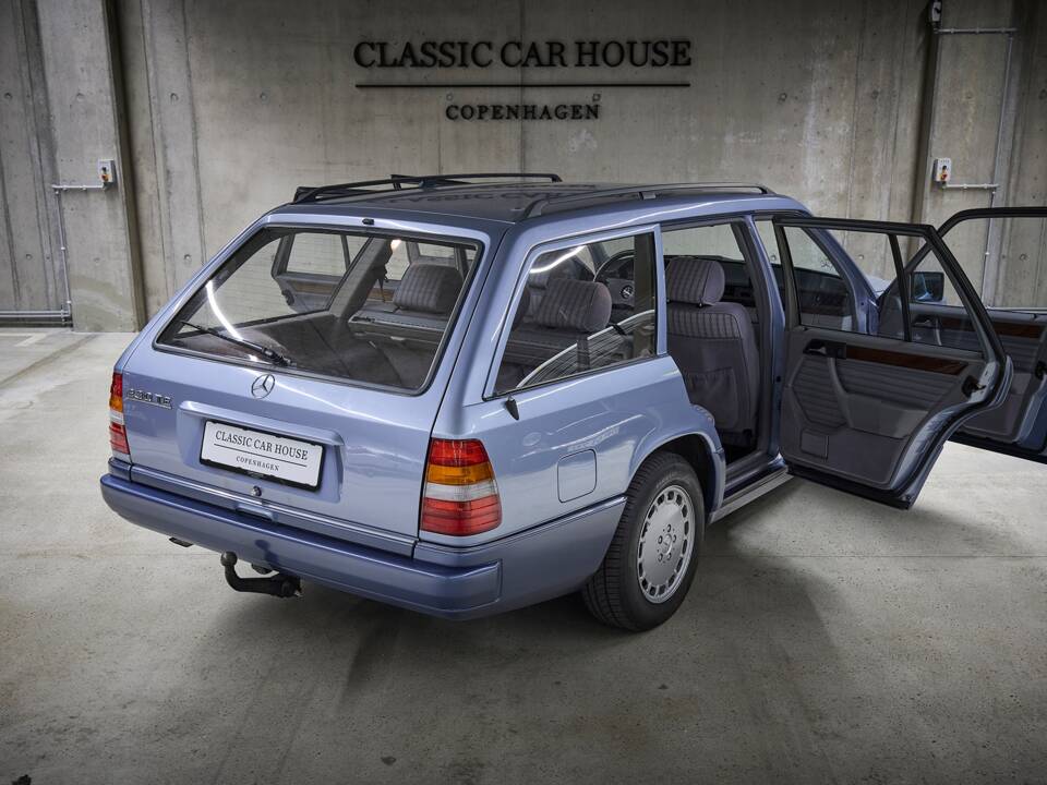 Image 28/100 of Mercedes-Benz 230 TE (1990)