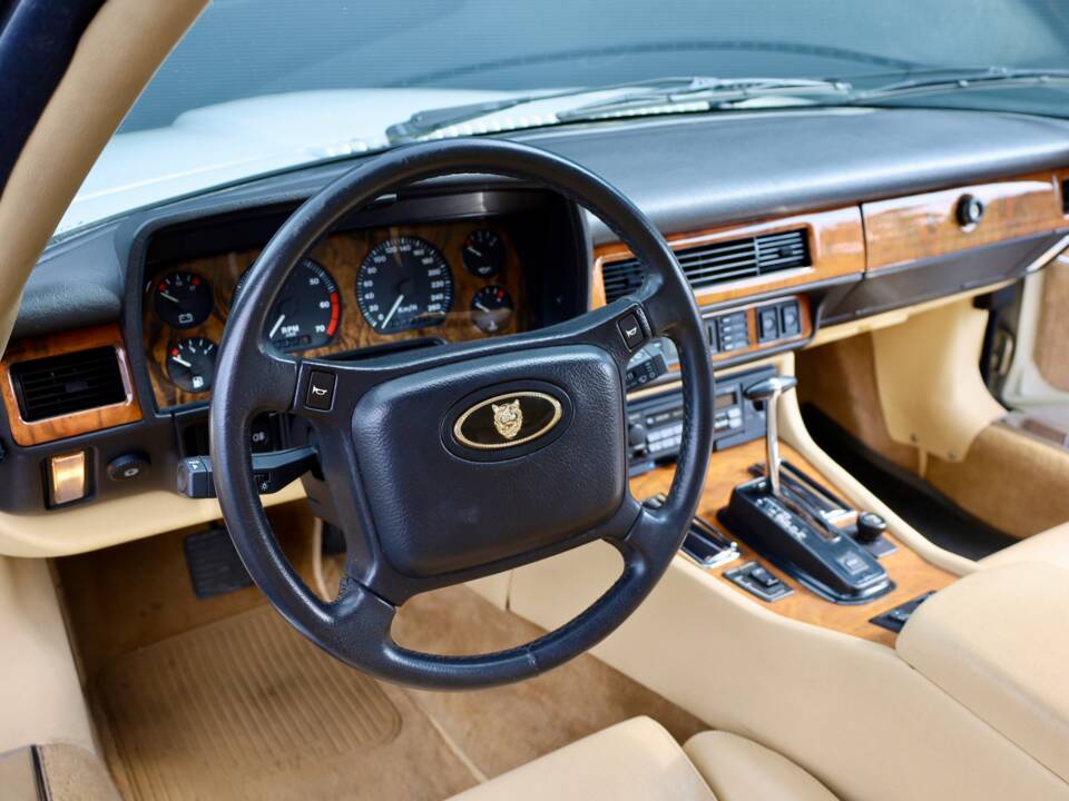 Image 8/29 of Jaguar XJS 4.0 (1991)