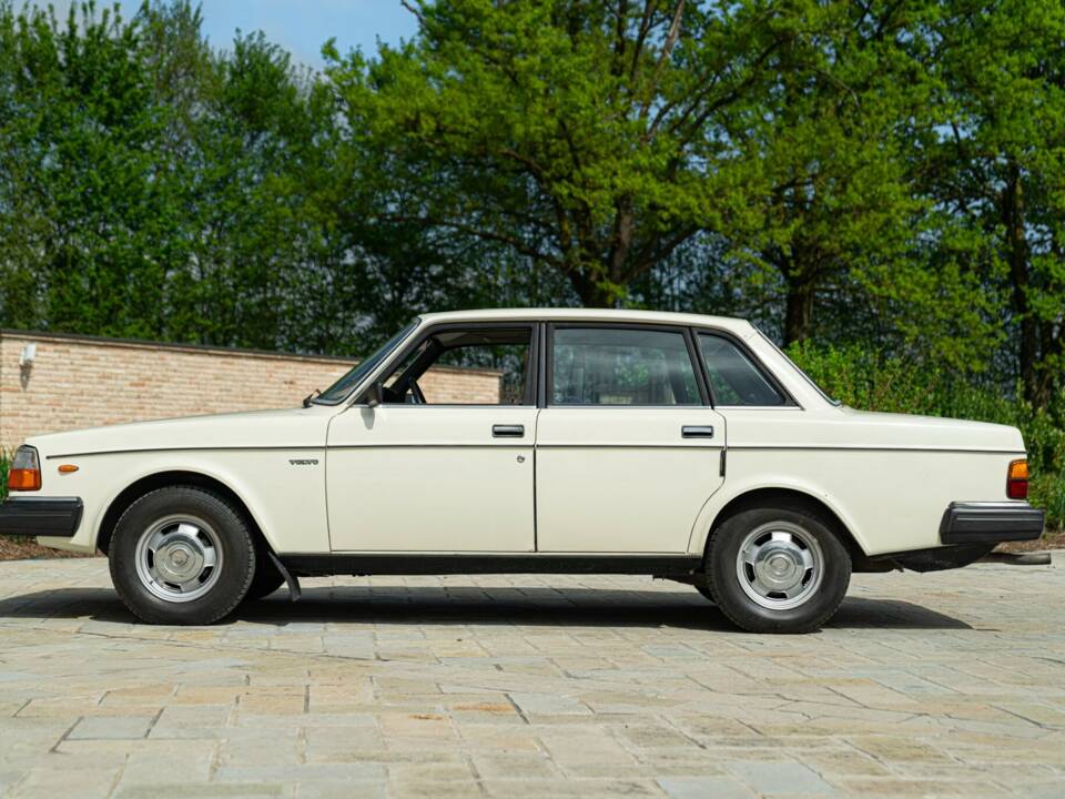 Image 4/50 of Volvo 244 GL D (1982)