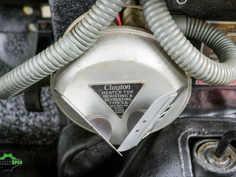 Image 14/55 of Land Rover 88 (1958)