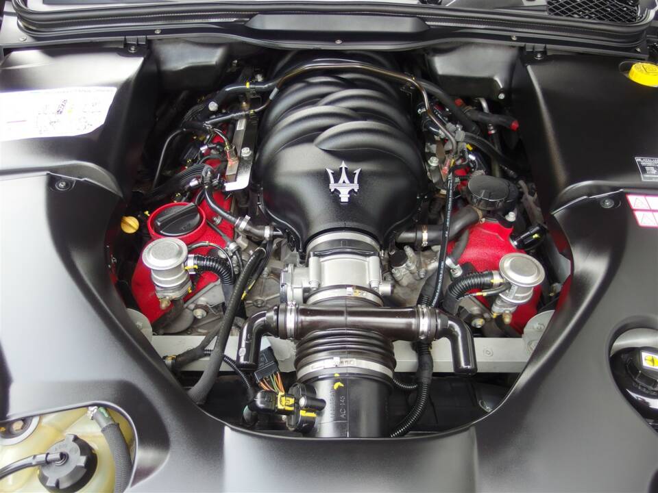 Afbeelding 90/100 van Maserati GranTurismo S (2010)