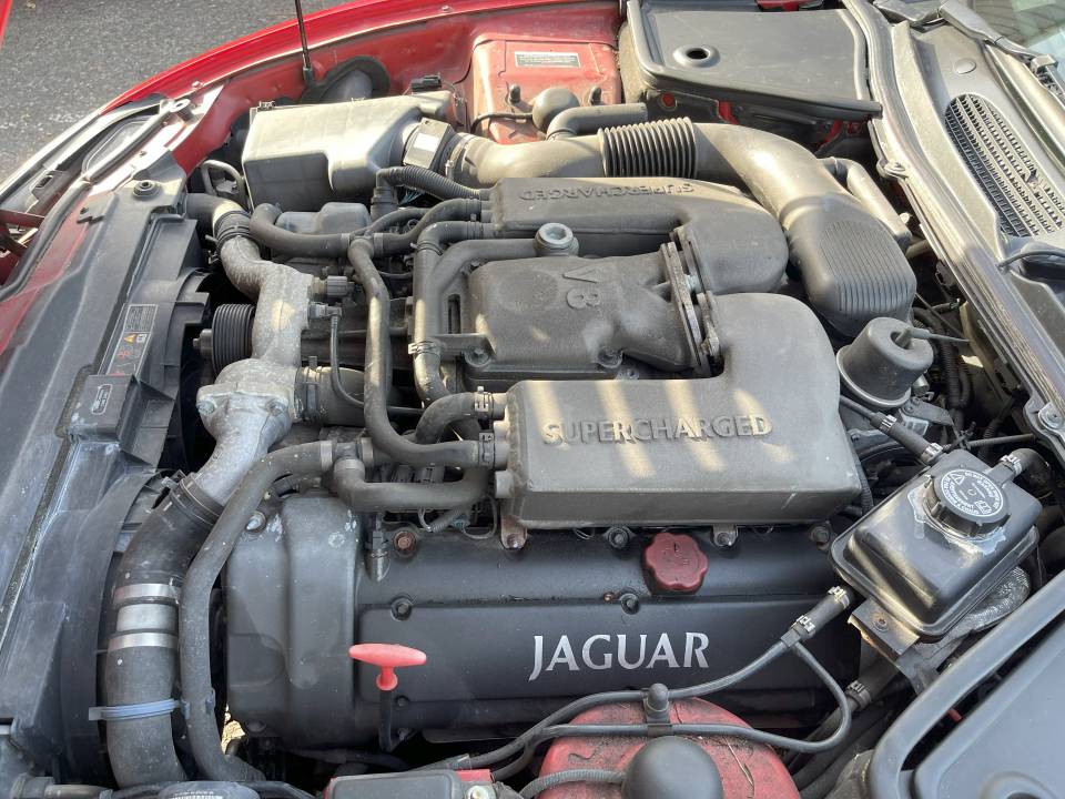 Image 10/11 of Jaguar XKR (1999)