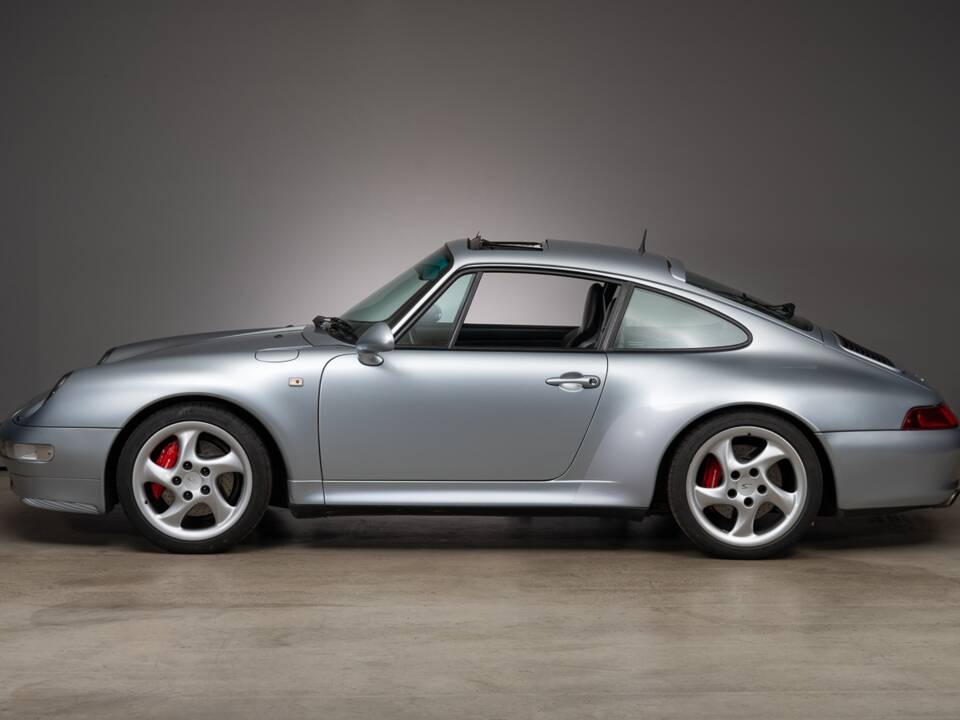 Image 4/32 de Porsche 911 Carrera 4S (1998)