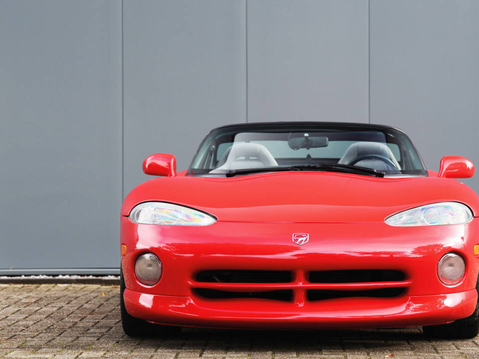 Image 25/61 of Dodge Viper RT&#x2F;10 (1993)