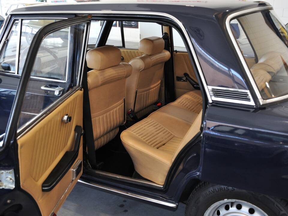 Image 16/35 of Alfa Romeo 2000 Berlina (1972)