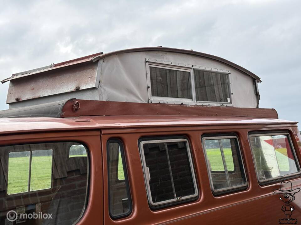 Image 21/50 of Chevrolet G-10 Van (1965)