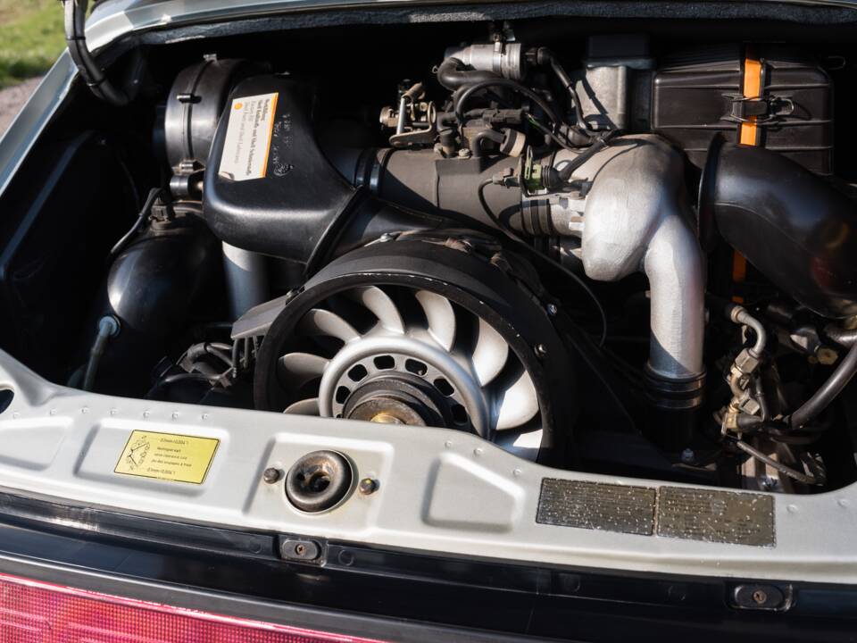 Bild 47/56 von Porsche 911 Carrera 4 (1990)