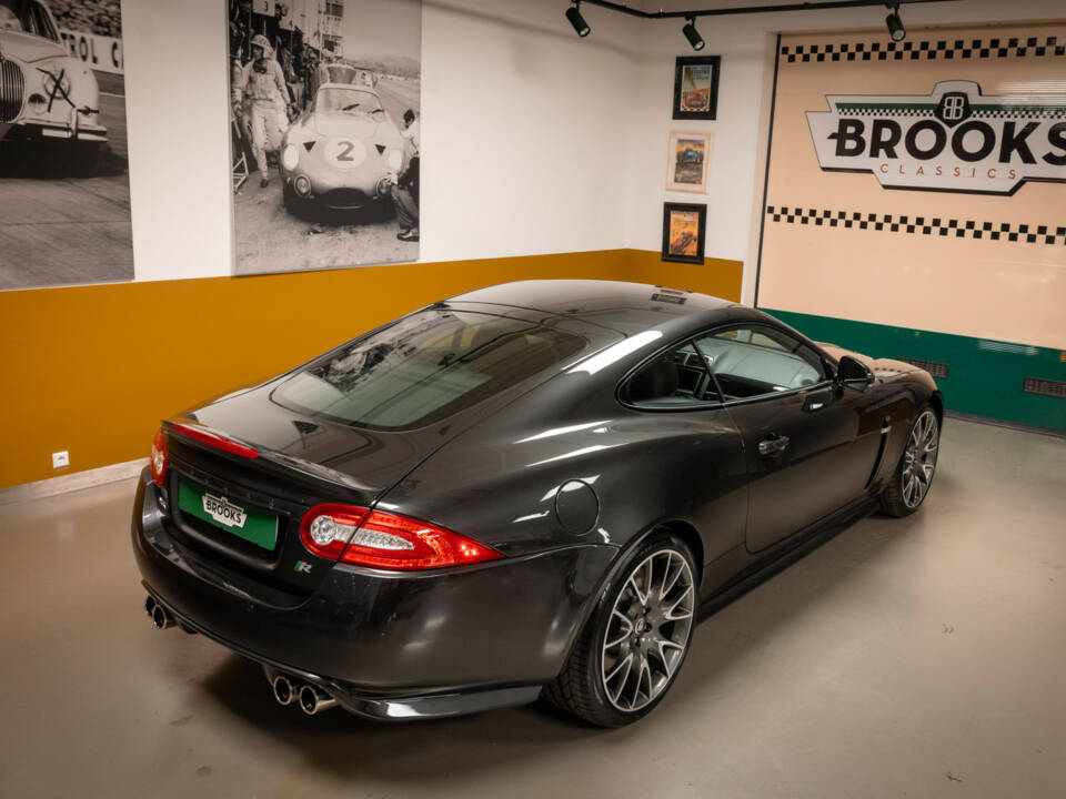 Image 40/45 of Jaguar XKR (2010)