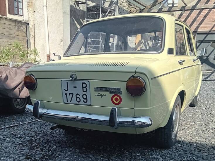 Image 7/8 of SEAT 850 Speciale (1974)