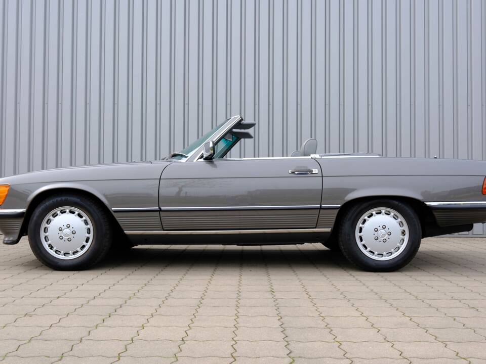Image 47/97 de Mercedes-Benz 560 SL (1987)