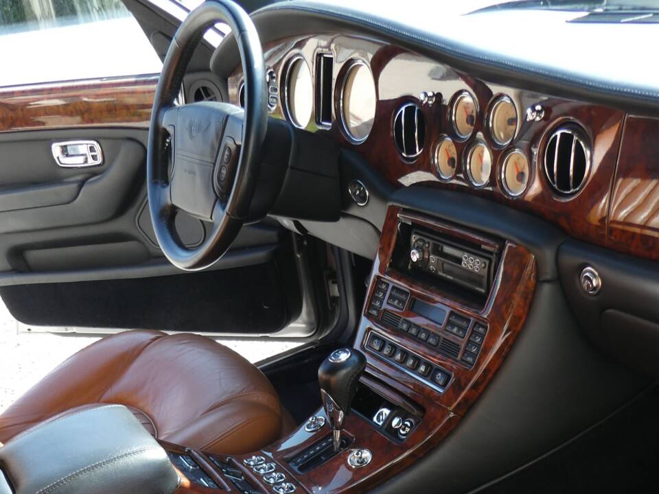 Image 16/19 of Bentley Arnage Green Label (1999)