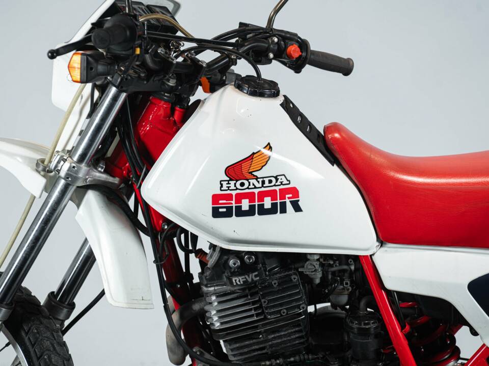 Bild 22/50 von Honda DUMMY (1985)