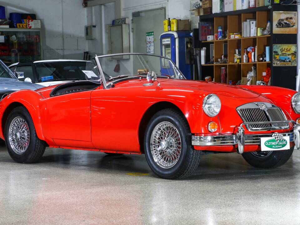 Image 3/24 of MG MGA 1500 (1959)
