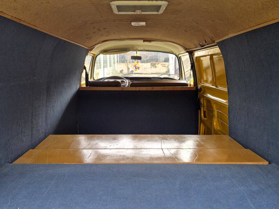 Bild 42/50 von Volkswagen T2b Kastenwagen (1976)