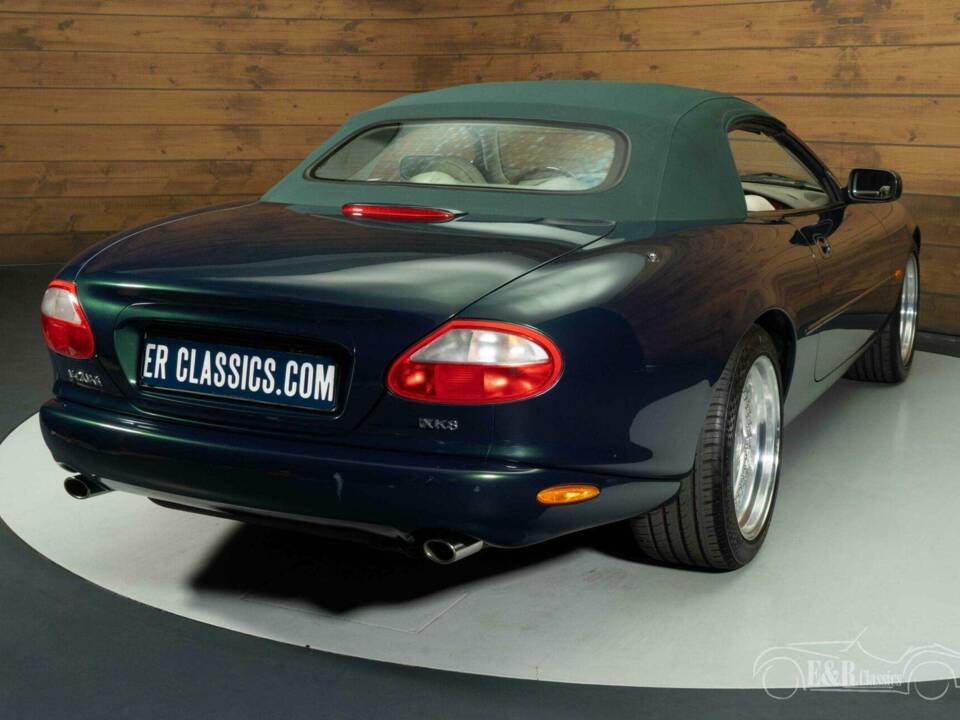 Image 15/19 of Jaguar XK8 4.0 (1998)