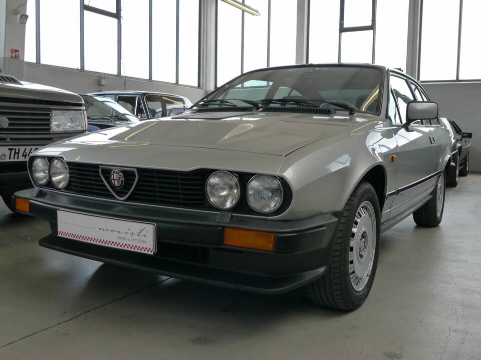 Bild 27/42 von Alfa Romeo GTV6 3.0 (1985)