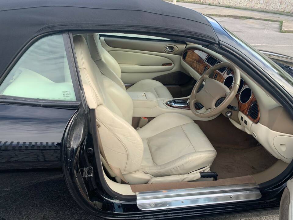 Image 4/7 of Jaguar XKR (2004)