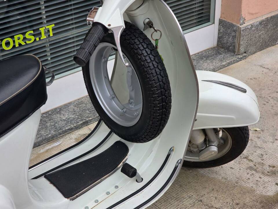 Image 3/29 of Piaggio Vespa 125 Primavera (1977)