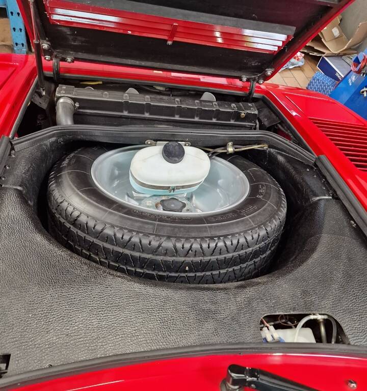 Image 30/82 of Ferrari 308 GTS Quattrovalvole (1983)