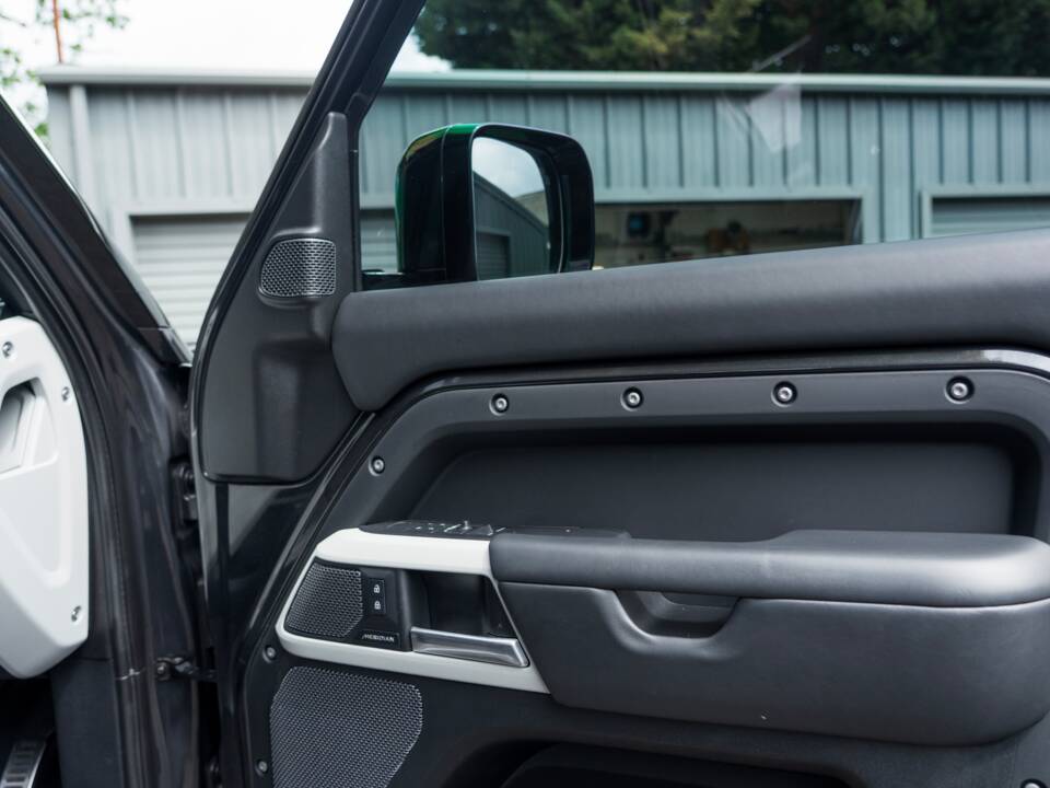Image 42/61 de Land Rover Defender 110 D200 AWD (2023)