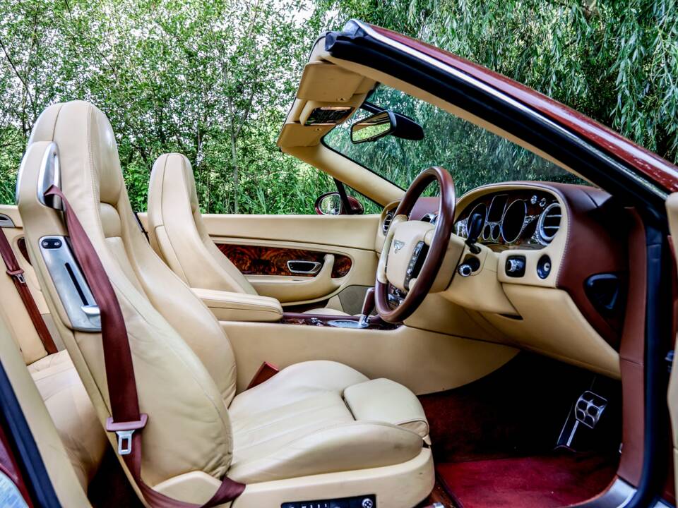 Bild 31/40 von Bentley Continental GTC (2007)
