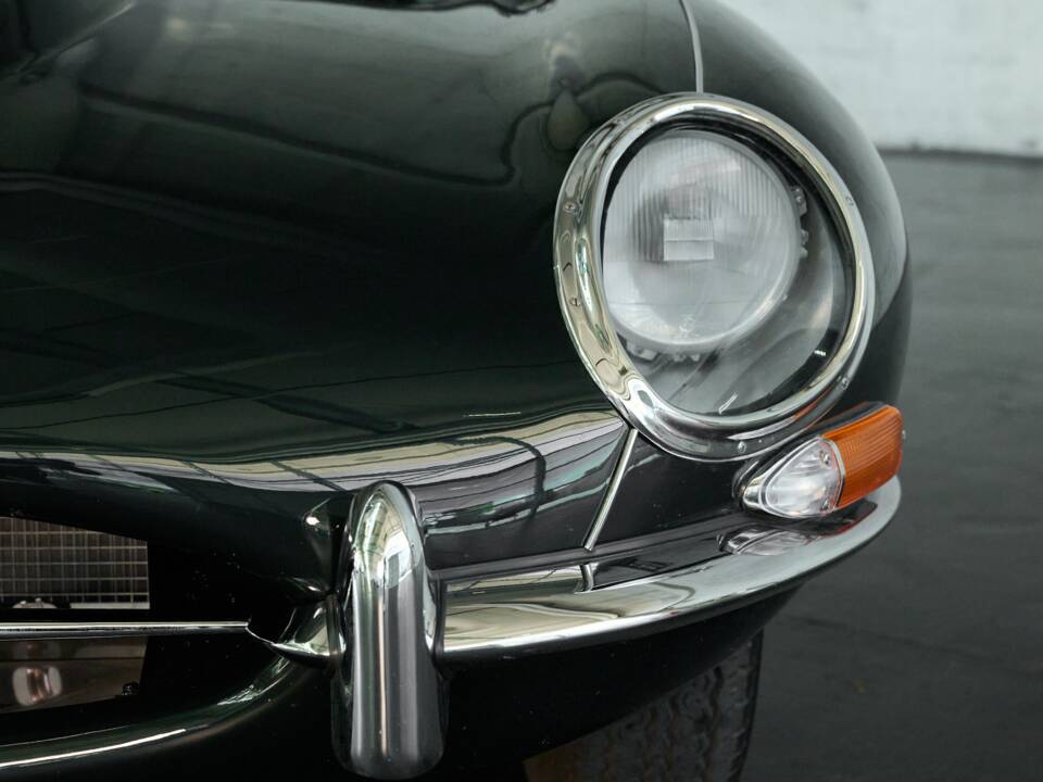 Image 27/50 de Jaguar E-Type (1970)